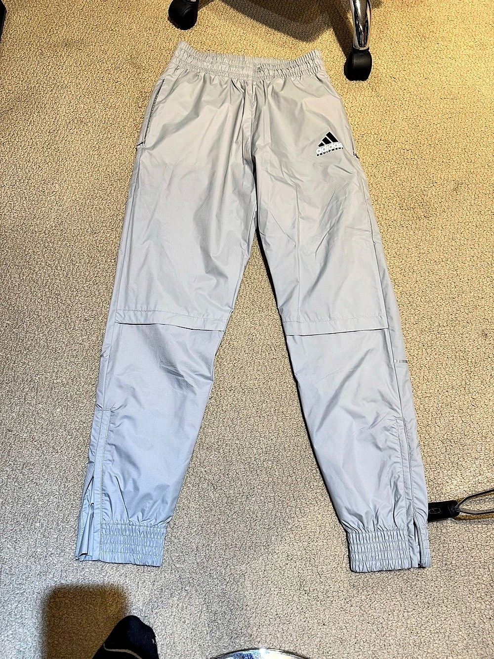 adidas windbreaker grey nylon with lining  Athletic Pants, small